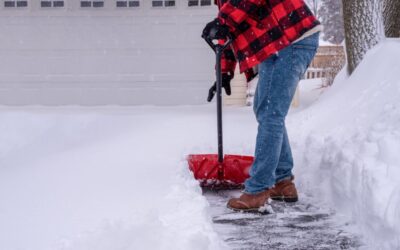 How to prevent back pain from shoveling snow using these 5 steps